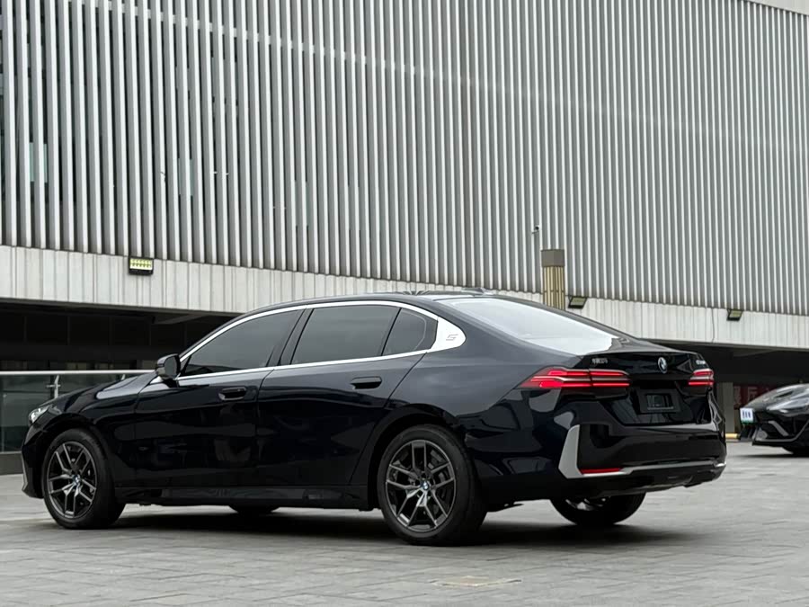 BMW 5 Series 2025 530Li Leading Luxury Package - zdjęcie 6