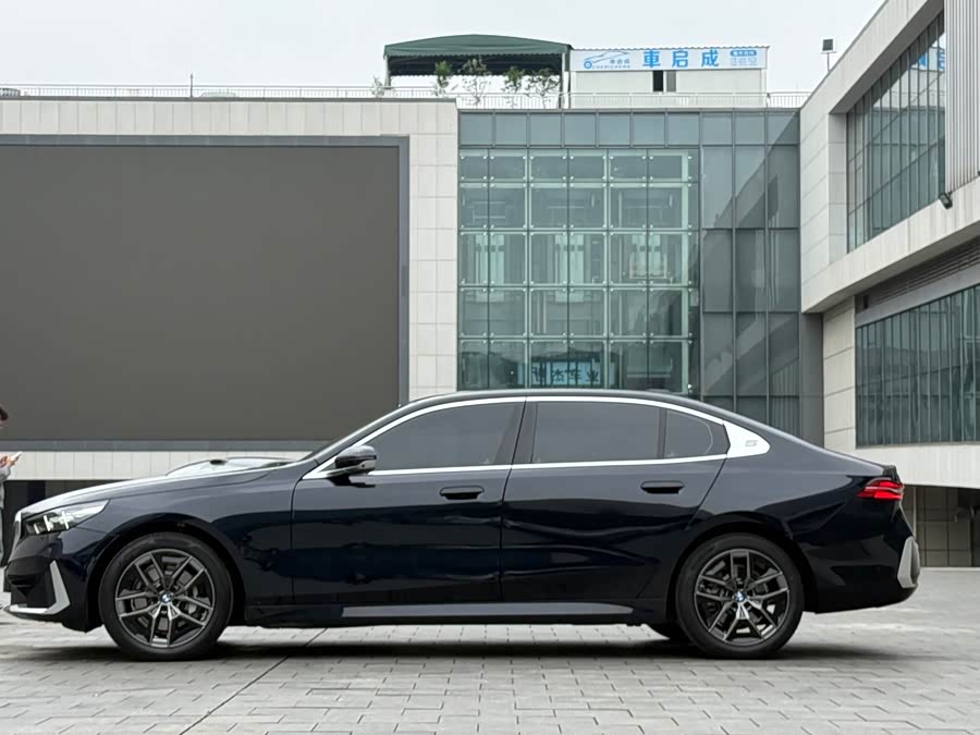 BMW 5 Series 2025 530Li Leading Luxury Package - zdjęcie 7