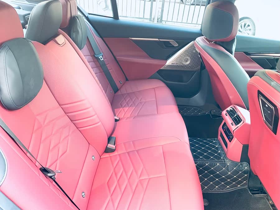BMW 5 Series 2025 530Li Luxury Package - zdjęcie 11