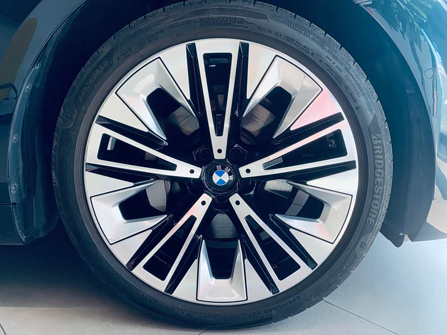 BMW 5 Series 2025 530Li Luxury Package - zdjęcie 14