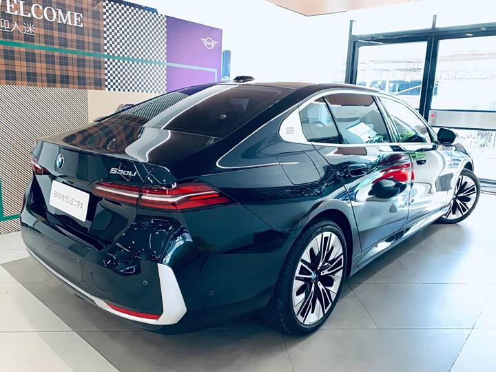 BMW 5 Series 2025 530Li Luxury Package - zdjęcie 16