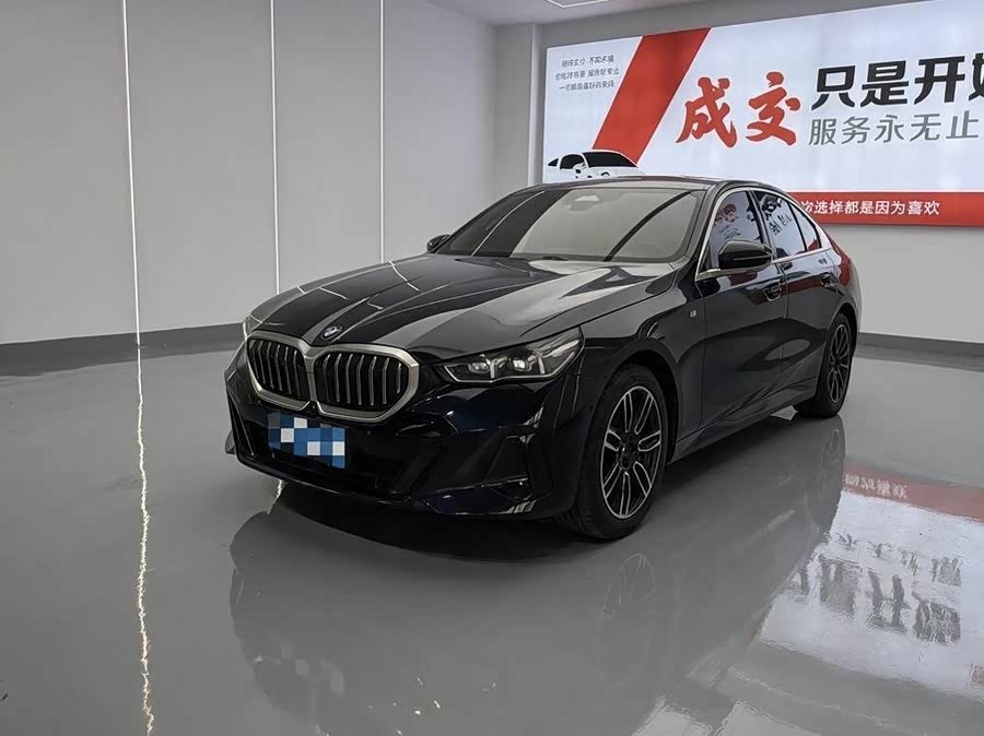 BMW 5 Series 2026 530Li Leading M Sport Package - zdjęcie 1