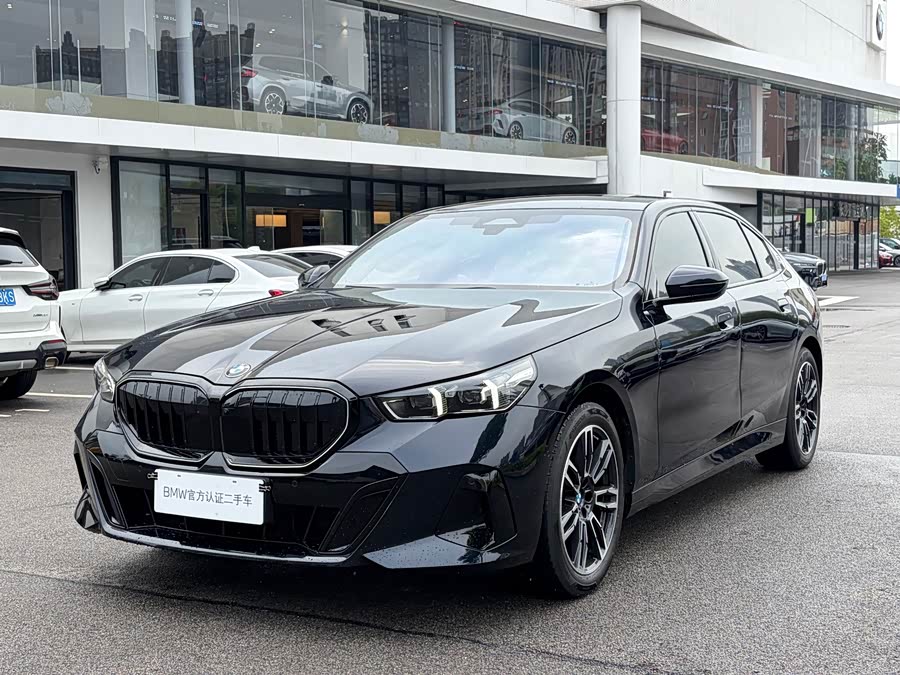 BMW 5 Series 2026 530Li Leading M Sport - zdjęcie 1
