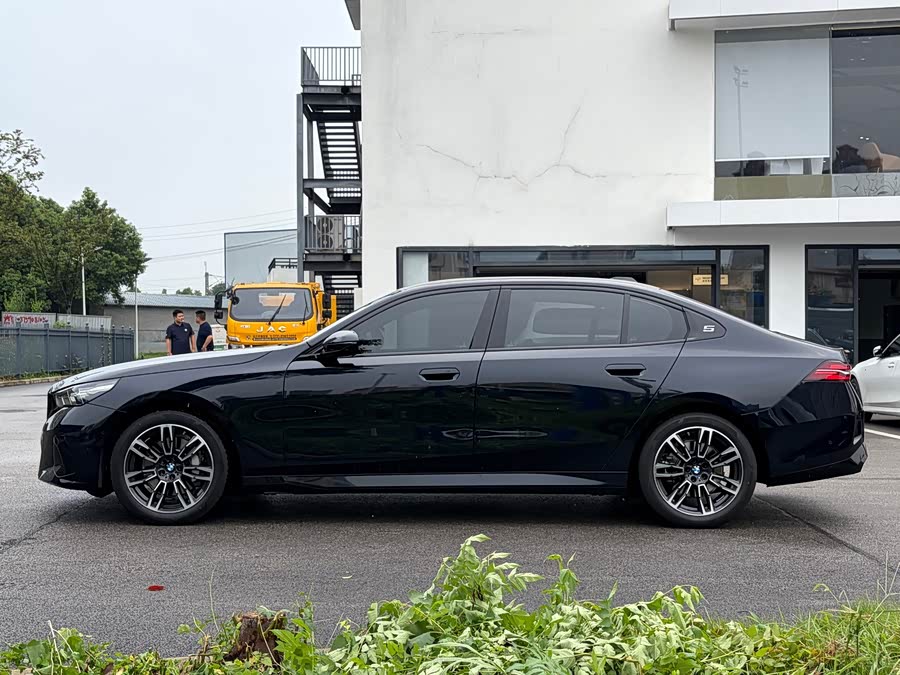 BMW 5 Series 2026 530Li Leading M Sport - zdjęcie 4