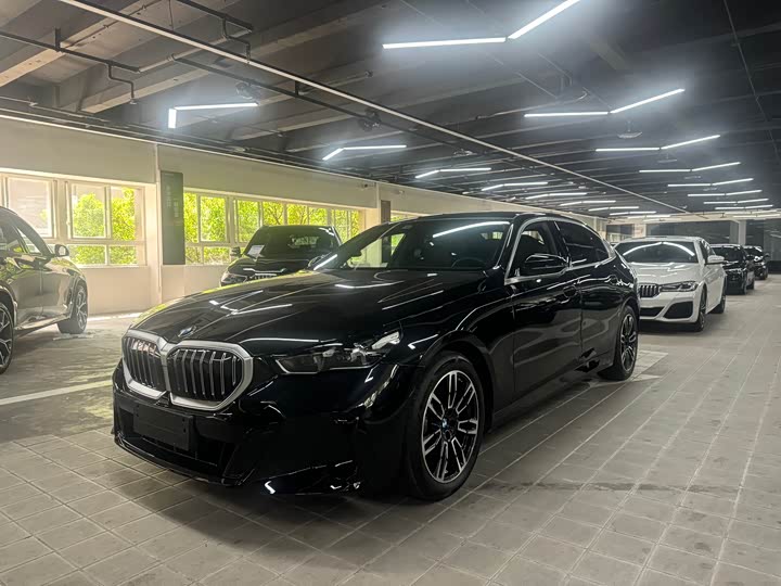 BMW 5 Series 2026 530Li Luxury M Sport Package - zdjęcie 11