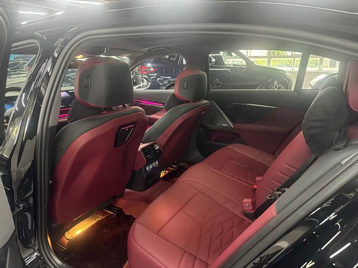 BMW 5 Series 2026 530Li Luxury M Sport Package - zdjęcie 15