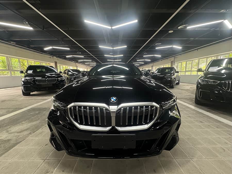 BMW 5 Series 2026 530Li Luxury M Sport Package - zdjęcie 3