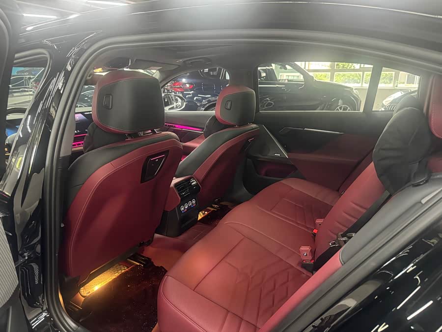 BMW 5 Series 2026 530Li Luxury M Sport Package - zdjęcie 5