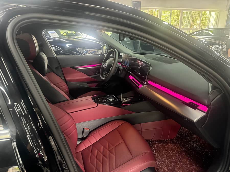BMW 5 Series 2026 530Li Luxury M Sport Package - zdjęcie 9
