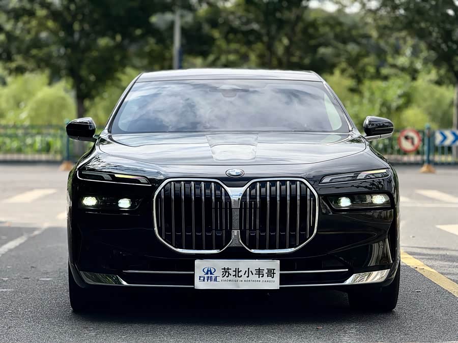BMW 7 Series 2023 735Li Luxury Package - zdjęcie 1