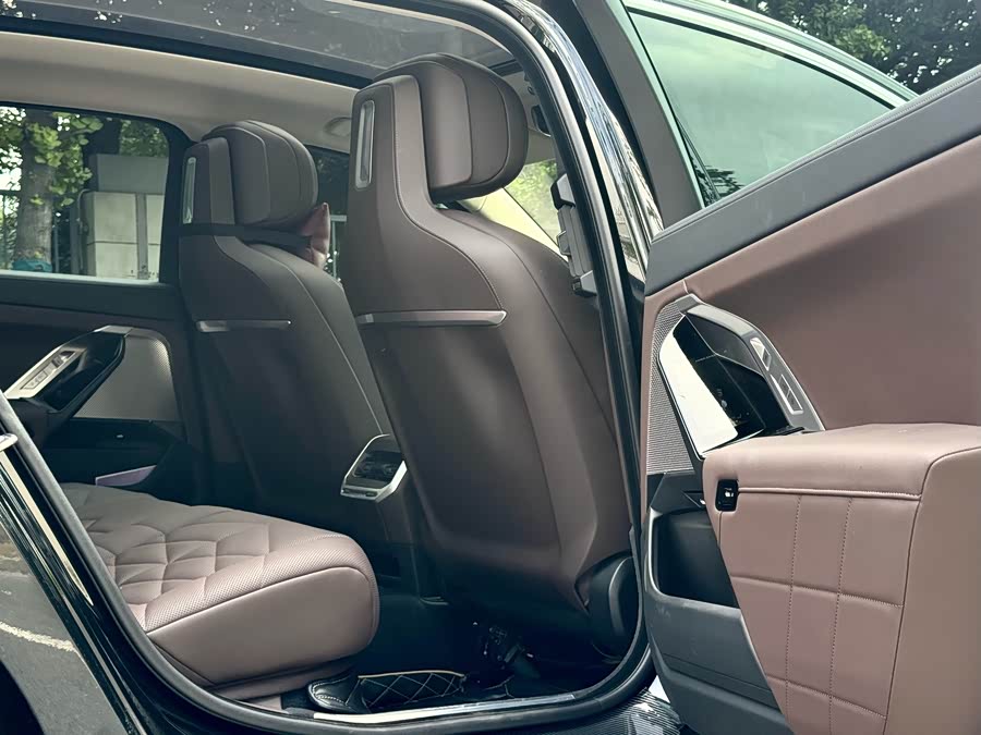 BMW 7 Series 2023 735Li Luxury Package - zdjęcie 16