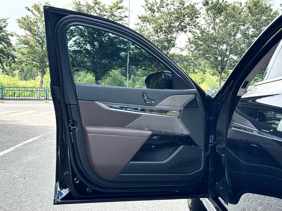 BMW 7 Series 2023 735Li Luxury Package - zdjęcie 7