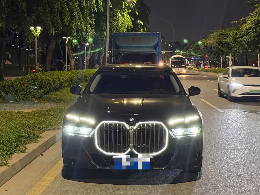 BMW 7 Series 2023 735Li M Sport Package - zdjęcie 2
