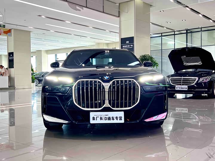 BMW 7 Series 2023 735Li M Sport Package - zdjęcie 13