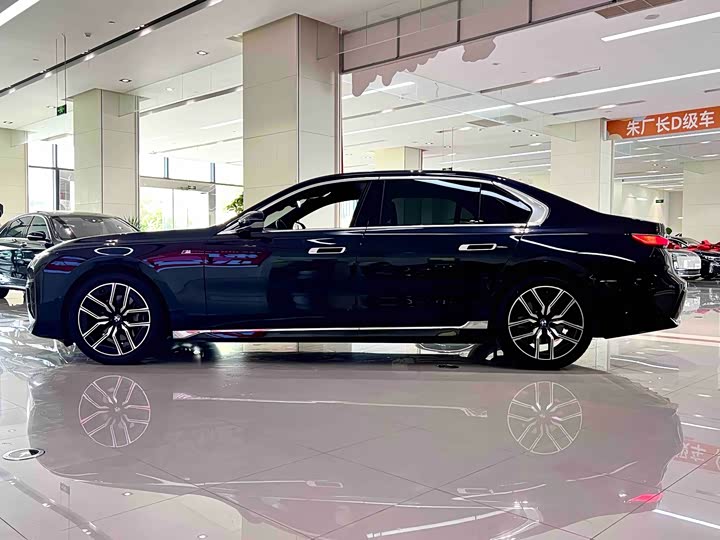 BMW 7 Series 2023 735Li M Sport Package - zdjęcie 14
