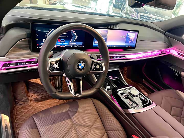 BMW 7 Series 2023 735Li M Sport Package - zdjęcie 16