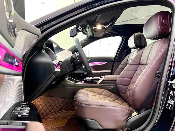 BMW 7 Series 2023 735Li M Sport Package - zdjęcie 18