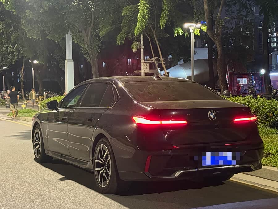 BMW 7 Series 2023 735Li M Sport Package - zdjęcie 3