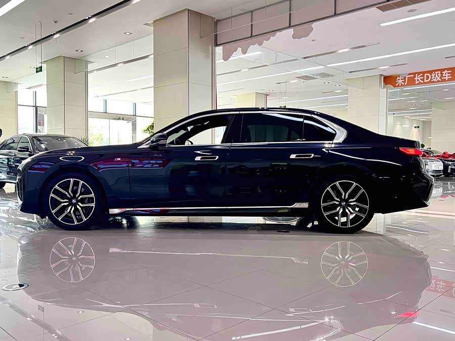 BMW 7 Series 2023 735Li M Sport Package - zdjęcie 3