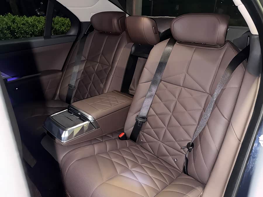 BMW 7 Series 2023 735Li M Sport Package - zdjęcie 8
