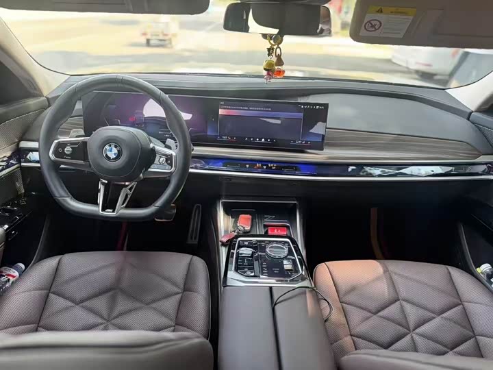 BMW 7 Series 2023 740Li Leading Luxury Package - zdjęcie 13