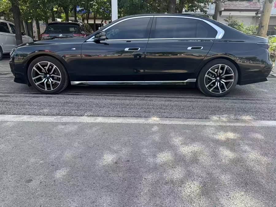 BMW 7 Series 2023 740Li Leading Luxury Package - zdjęcie 7