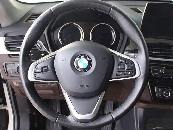 BMW X1 2022 sDrive20Li Fashion Edition - zdjęcie 18