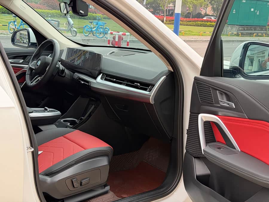 BMW X1 2023 sDrive25Li M Sport Package - zdjęcie 11