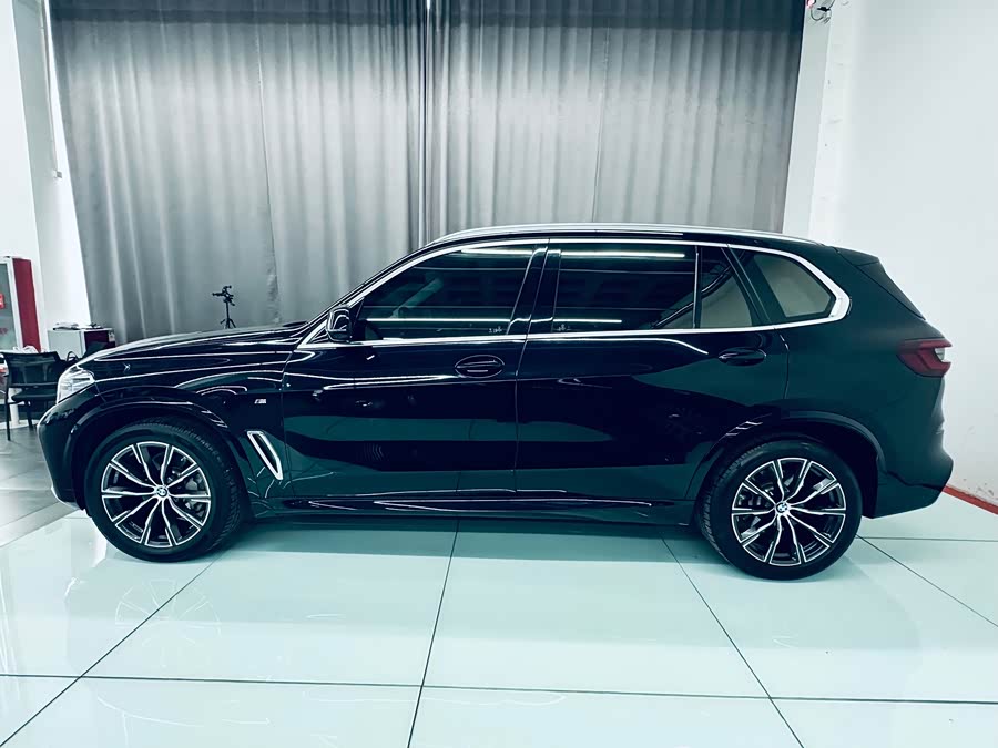 BMW X5 2022 Facelift xDrive 30Li Luxury M Sport Package - zdjęcie 3