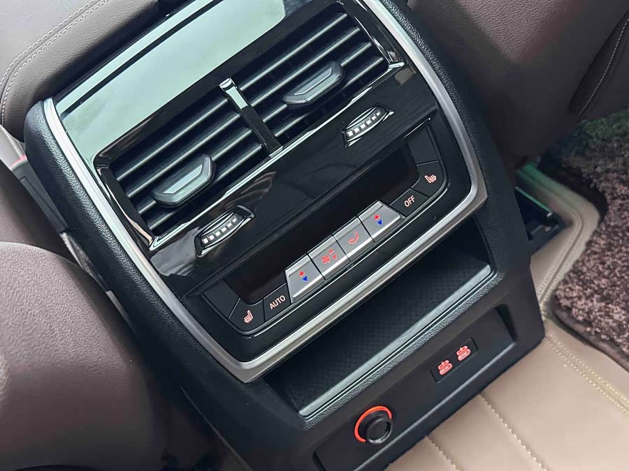 BMW X5 2022 Facelift xDrive 40Li Luxury M Sport Package - zdjęcie 16
