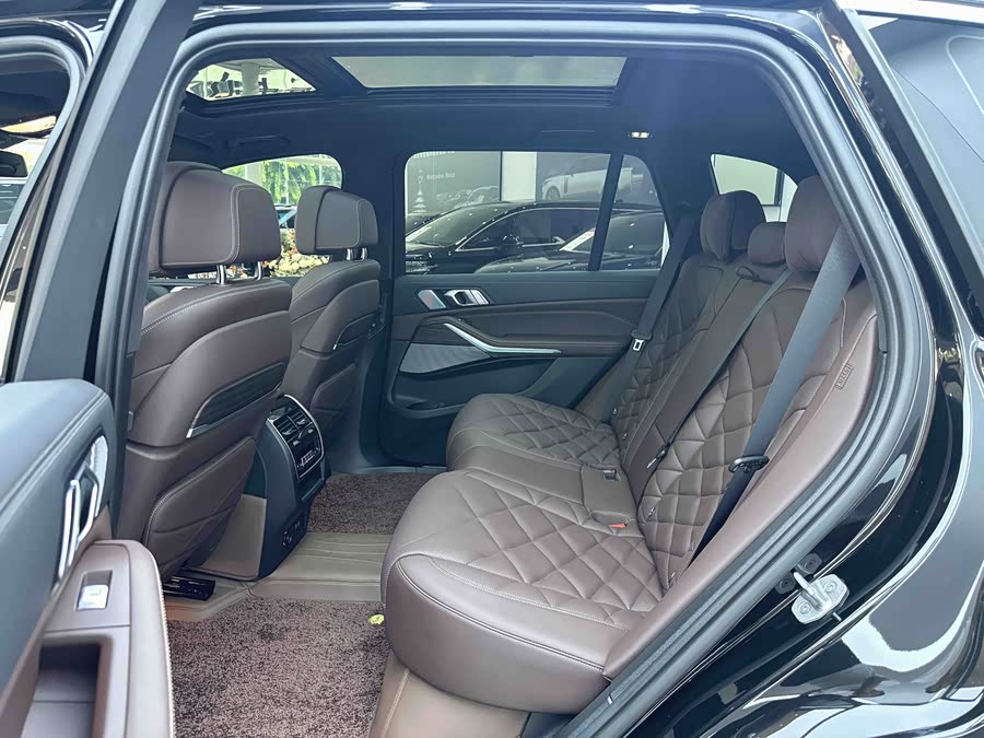 BMW X5 2022 Facelift xDrive 40Li Luxury M Sport Package - zdjęcie 17