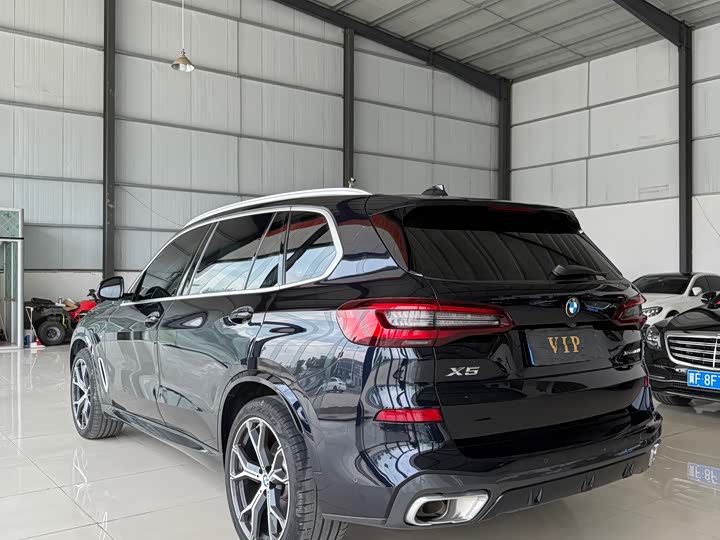 BMW X5 2022 xDrive 40Li M Sport - zdjęcie 17