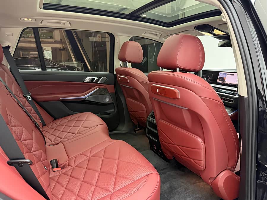 BMW X5 2023 xDrive 30Li Luxury M Sport Night Package - zdjęcie 17