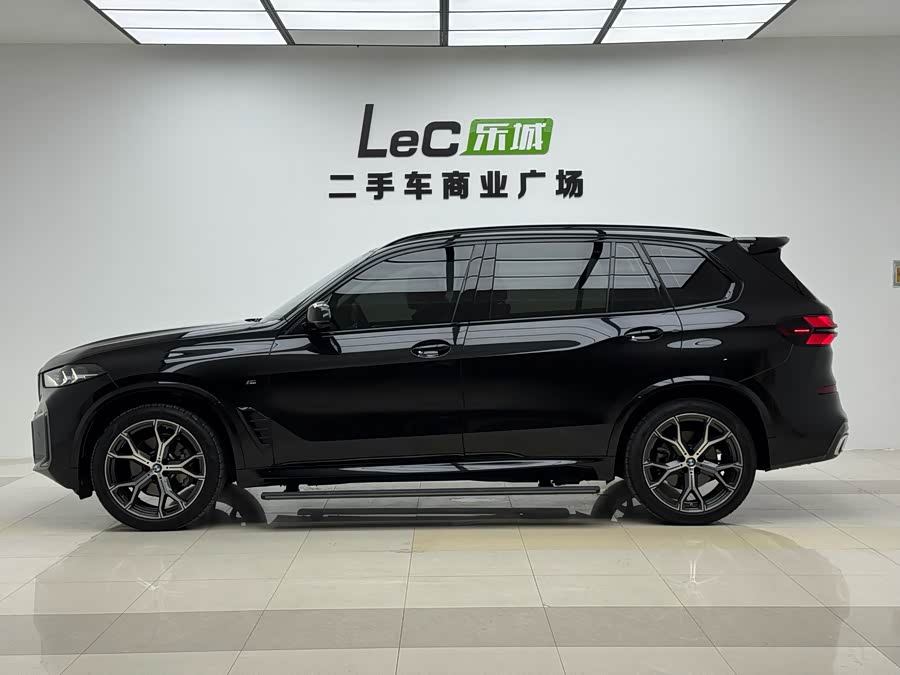 BMW X5 2023 xDrive 30Li Luxury M Sport Night Package - zdjęcie 3