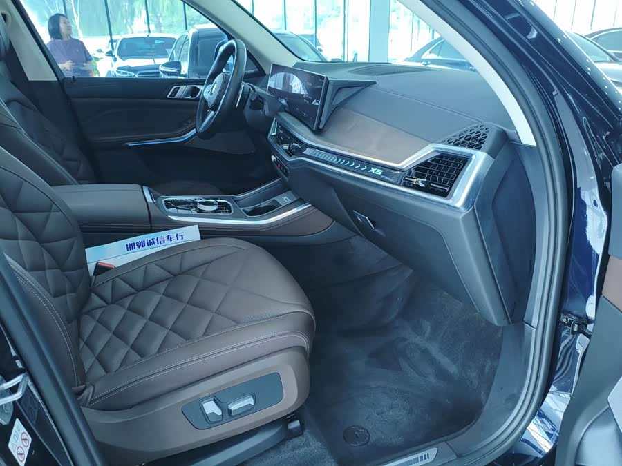 BMW X5 2023 xDrive 30Li Luxury M Sport Package - zdjęcie 14