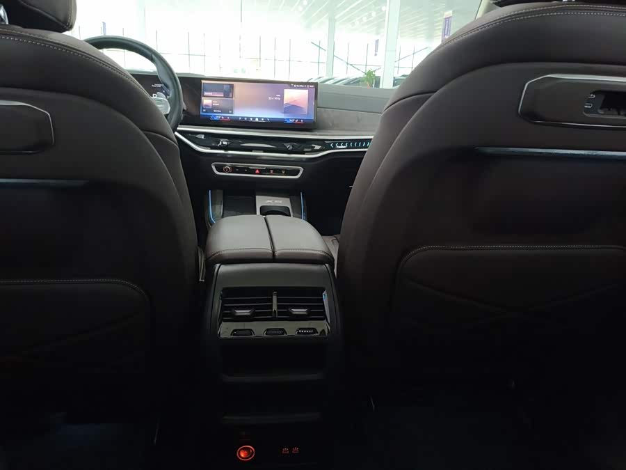 BMW X5 2023 xDrive 30Li Luxury M Sport Package - zdjęcie 17