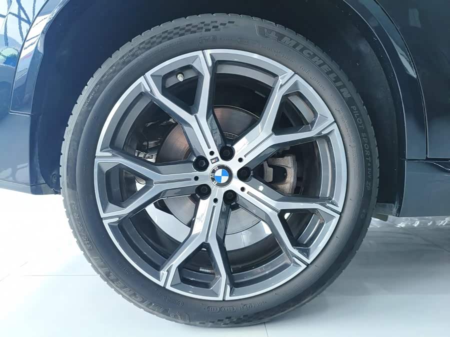 BMW X5 2023 xDrive 30Li Luxury M Sport Package - zdjęcie 19