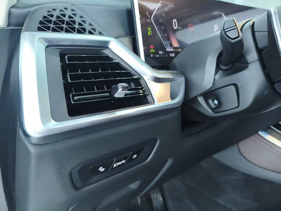 BMW X5 2023 xDrive 30Li Luxury M Sport Package - zdjęcie 8