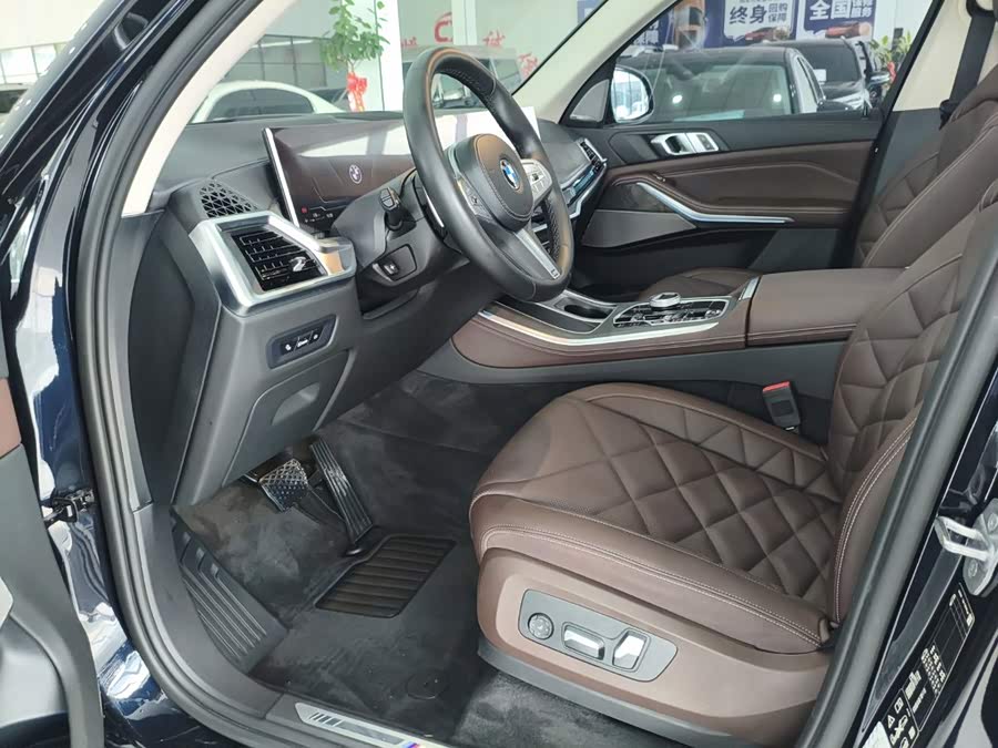BMW X5 2023 xDrive 30Li Luxury M Sport Package - zdjęcie 9