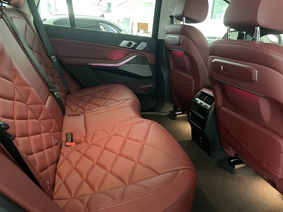 BMW X5 2025 xDrive 30Li Luxury M Sport Night Package - zdjęcie 8
