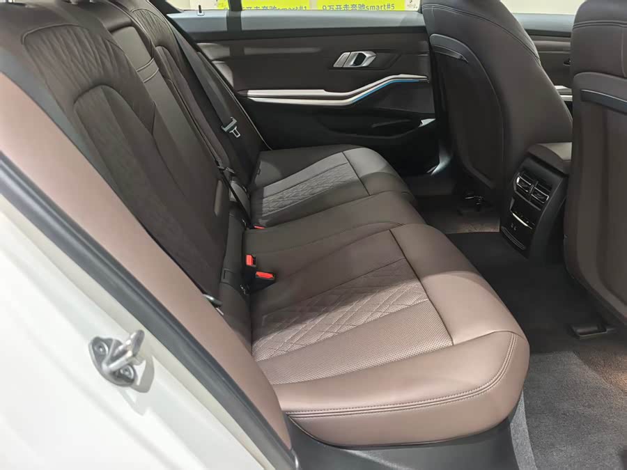 BMW i3 2025 eDrive 40 L Night Package - zdjęcie 4