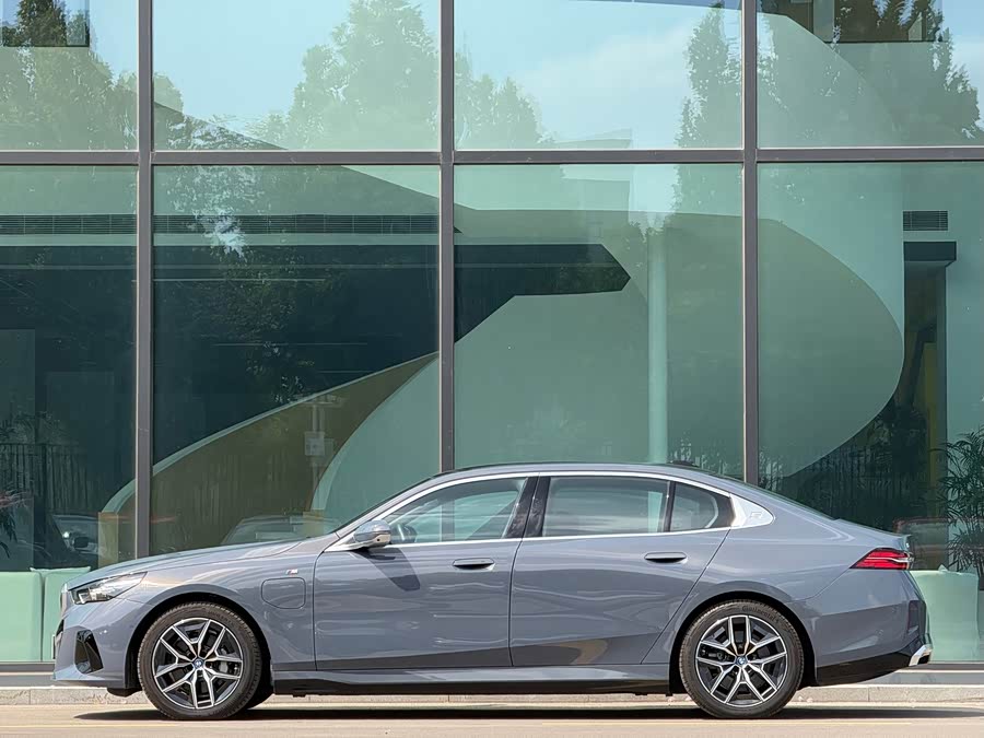 BMW i5 2024 eDrive 35L Luxury M Sport Package - zdjęcie 2