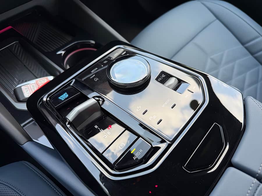 BMW i5 2024 eDrive 35L Luxury M Sport Package - zdjęcie 11