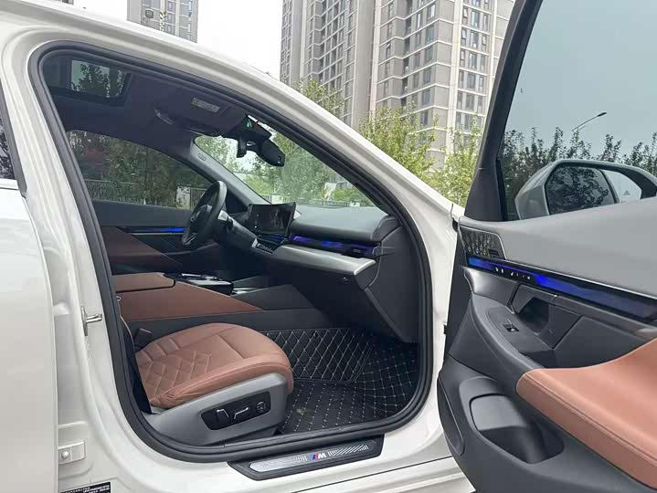 BMW i5 2024 eDrive 35L Luxury M Sport Package - zdjęcie 15