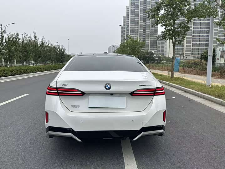 BMW i5 2024 eDrive 35L Luxury M Sport Package - zdjęcie 17