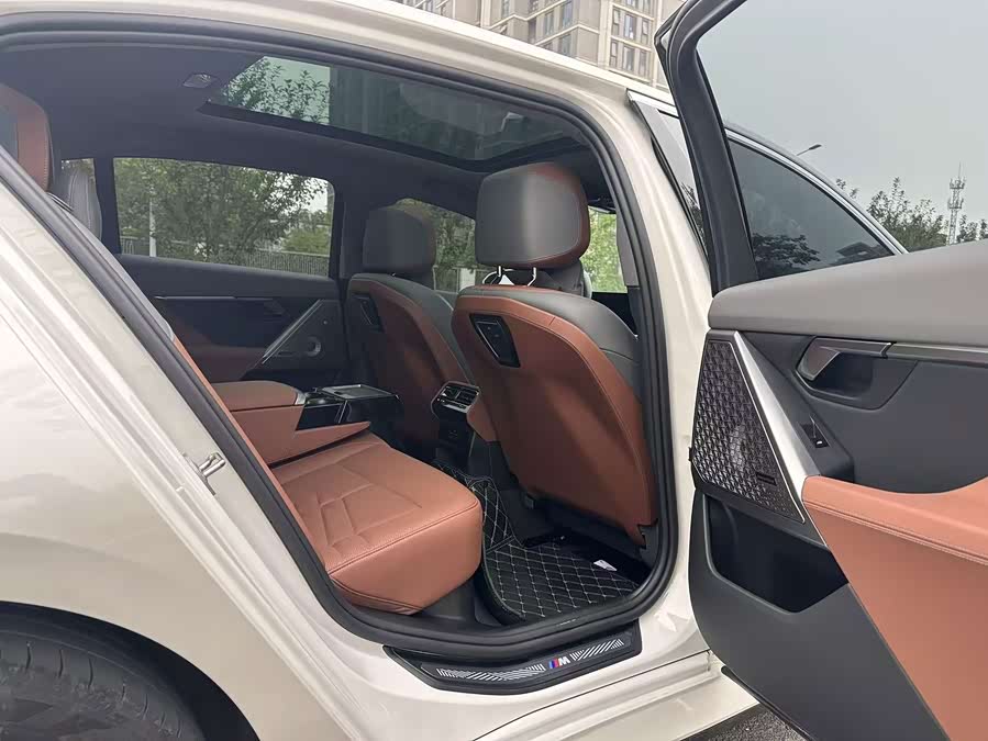 BMW i5 2024 eDrive 35L Luxury M Sport Package - zdjęcie 4