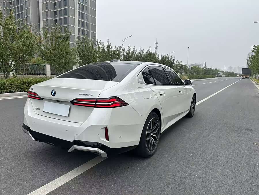 BMW i5 2024 eDrive 35L Luxury M Sport Package - zdjęcie 9