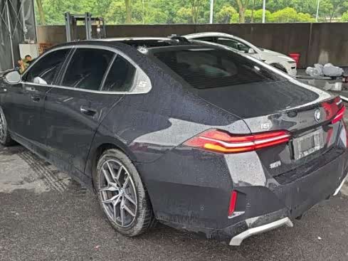 BMW i5 2024 eDrive 35L Luxury Package - zdjęcie 17