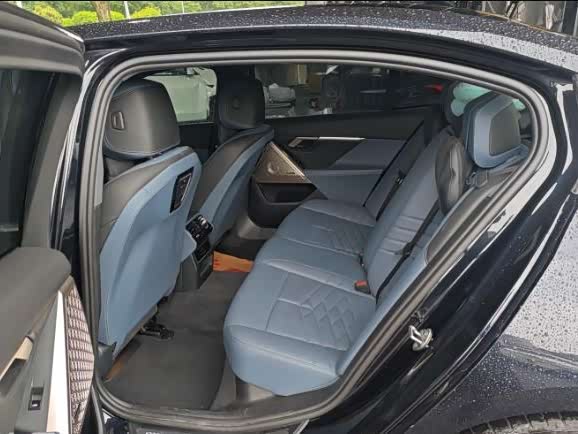BMW i5 2024 eDrive 35L Luxury Package - zdjęcie 10