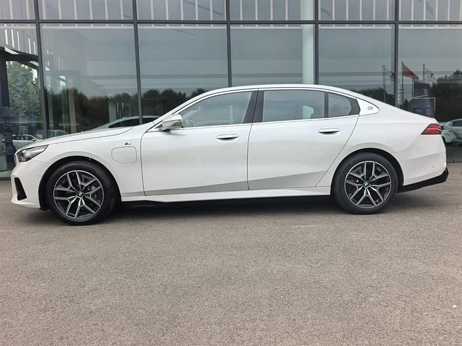 BMW i5 2025 eDrive 35L M Sport - zdjęcie 3